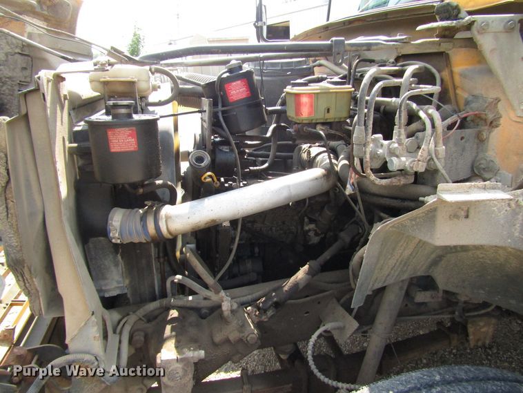 image for item FO9341 1996 Ford B800 school bus