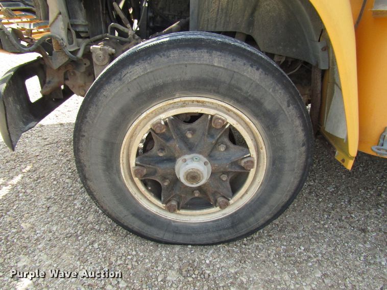 image for item FO9341 1996 Ford B800 school bus