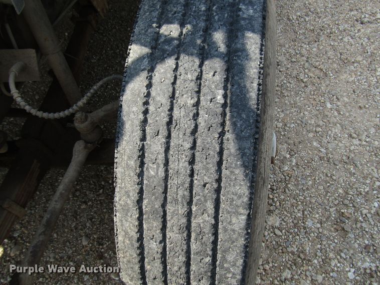 image for item FO9341 1996 Ford B800 school bus