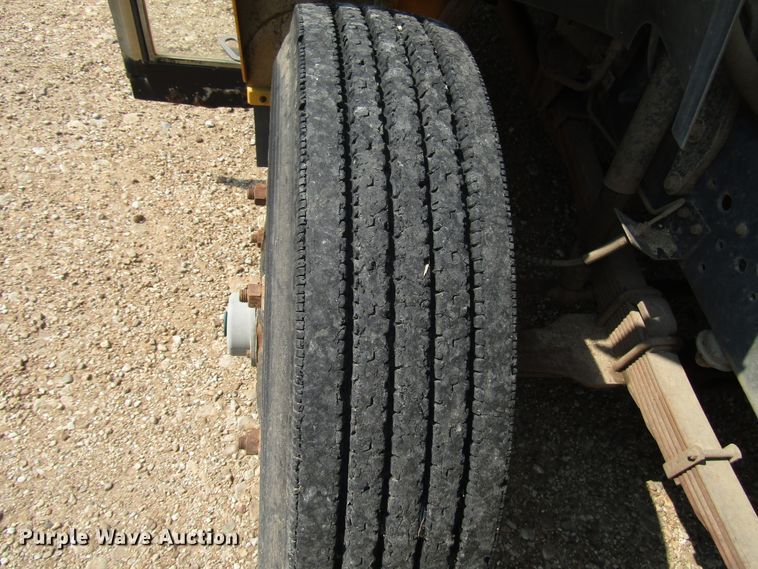 image for item FO9341 1996 Ford B800 school bus