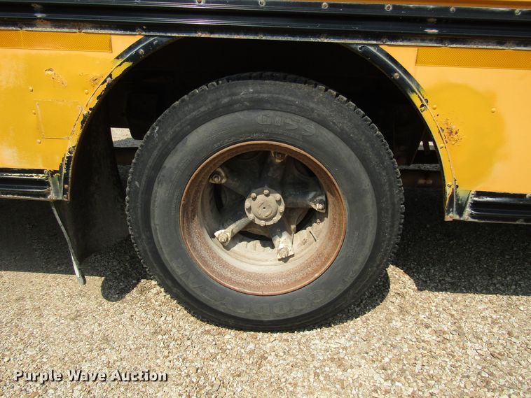 image for item FO9341 1996 Ford B800 school bus