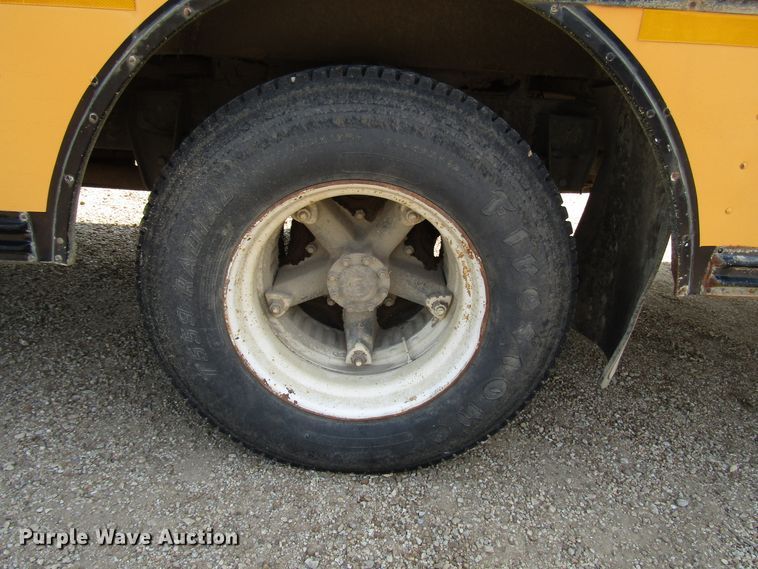 image for item FO9341 1996 Ford B800 school bus