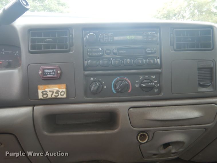 image for item FT9459 2000 Ford F450 Super Duty flatbed truck