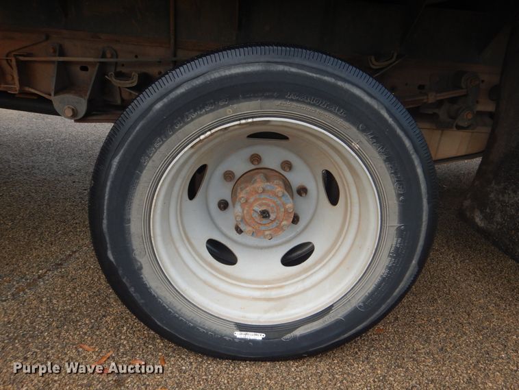 image for item FT9459 2000 Ford F450 Super Duty flatbed truck