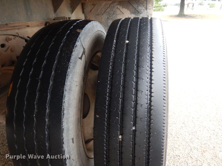 image for item FT9459 2000 Ford F450 Super Duty flatbed truck