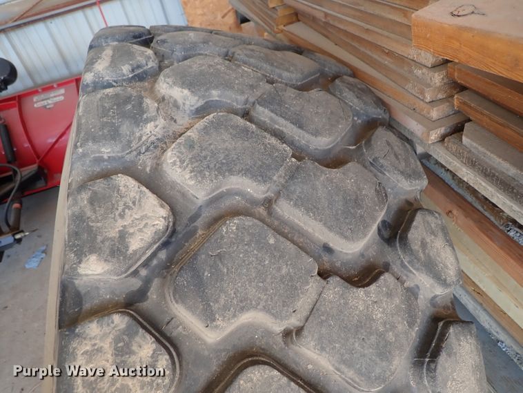 image for item GB9360 Double Coin 20.5R25 tire