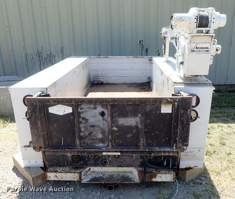 image for item GB9370 Utility bed with crane