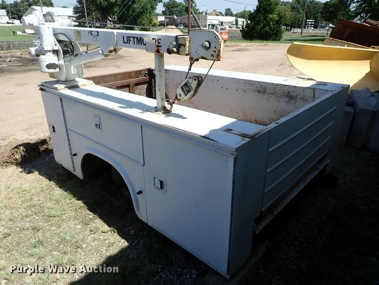 image for item GB9370 Utility bed with crane