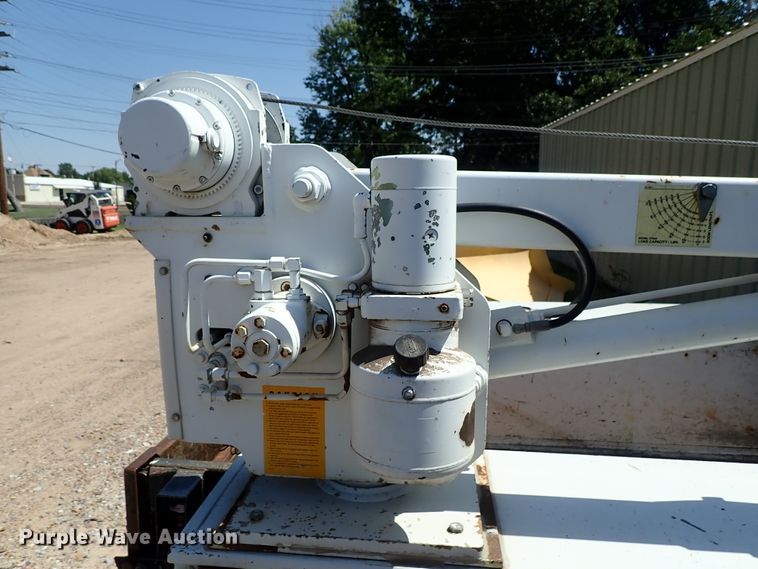 image for item GB9370 Utility bed with crane