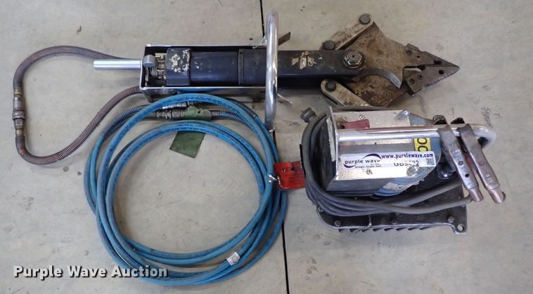 image for item GB9432 Emergency cutting tool