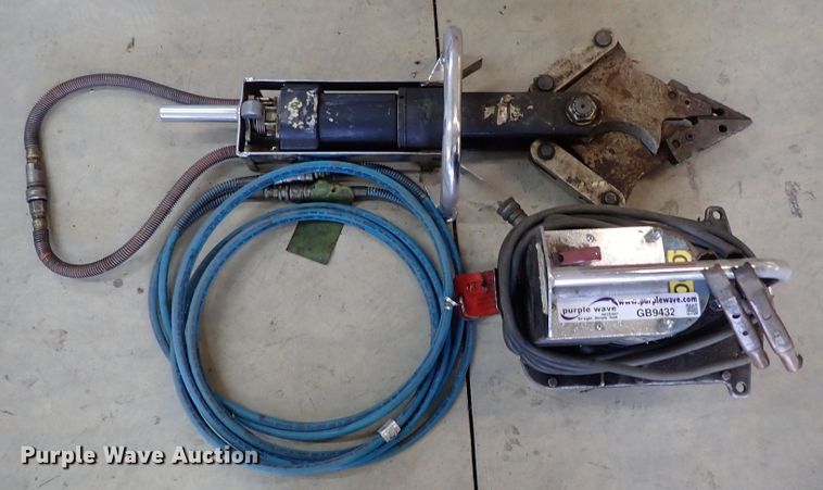 image for item GB9432 Emergency cutting tool