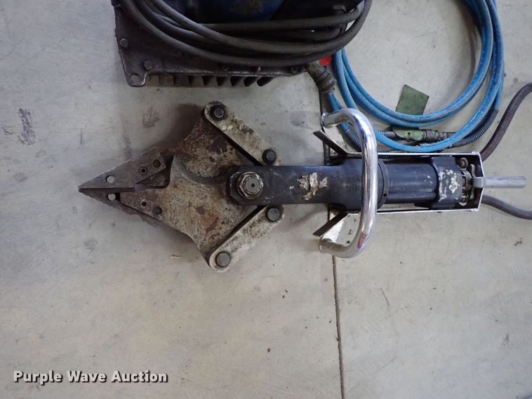 image for item GB9432 Emergency cutting tool