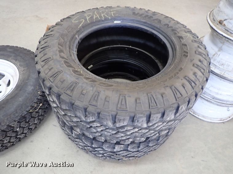 image for item GB9434 Tires and wheels