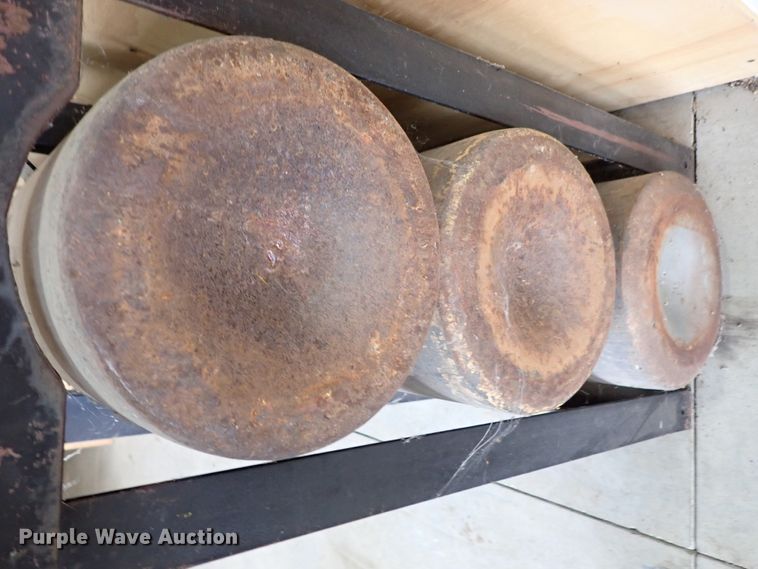 image for item GB9442 (3) steel gas cylinders