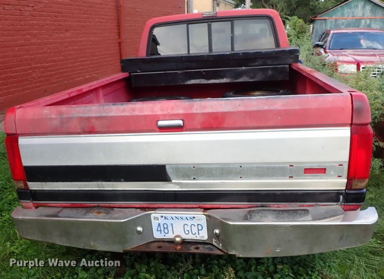 image for item GB9447 1993 Ford F150 SuperCab pickup truck