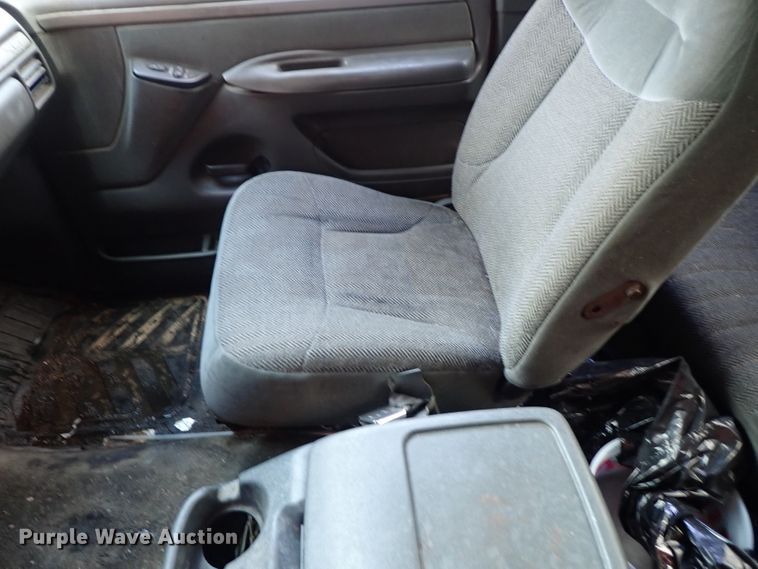 image for item GB9447 1993 Ford F150 SuperCab pickup truck