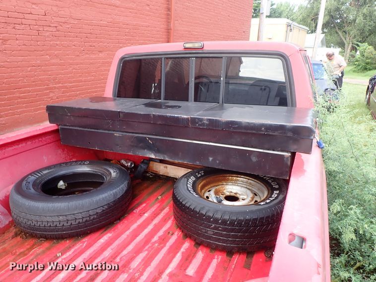 image for item GB9447 1993 Ford F150 SuperCab pickup truck