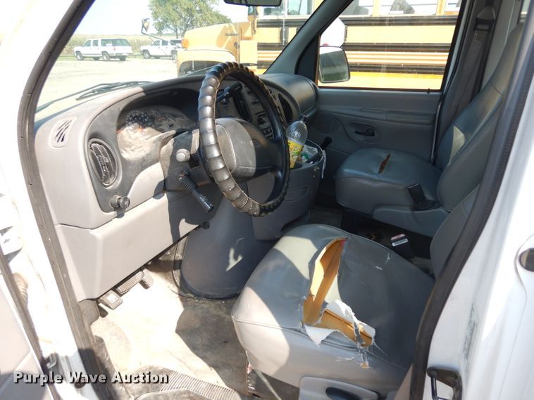 image for item GG9162 1999 Ford Econoline E150 XL van
