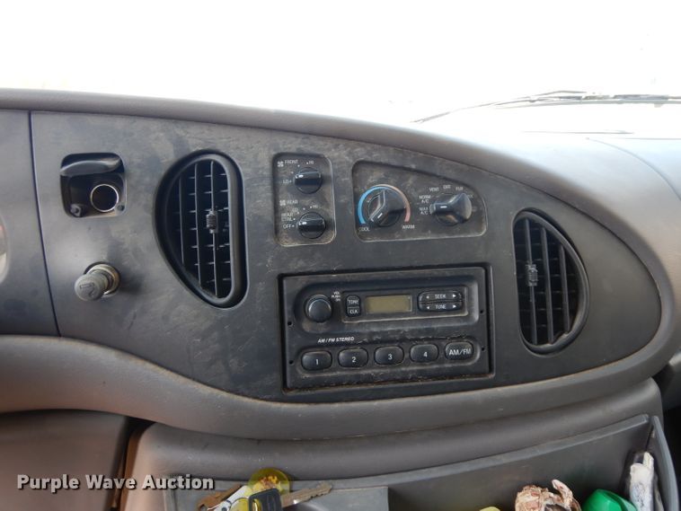 image for item GG9162 1999 Ford Econoline E150 XL van