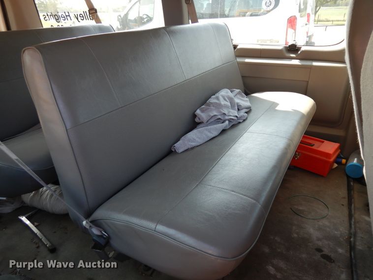 image for item GG9162 1999 Ford Econoline E150 XL van