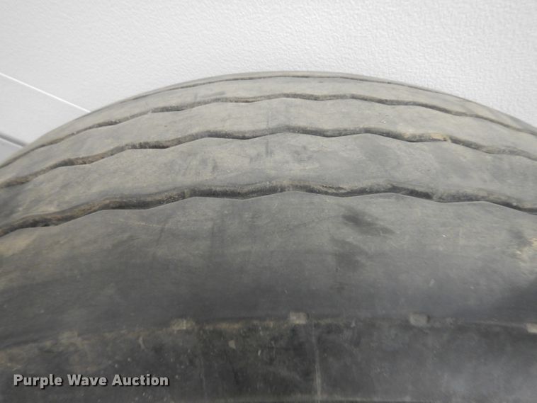 image for item GG9200 (2) Michelin 385/65R22.5 tires