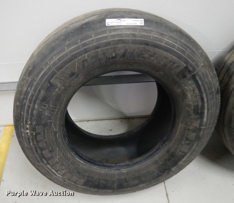 image for item GG9200 (2) Michelin 385/65R22.5 tires