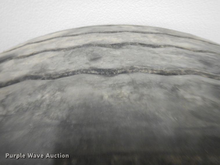 image for item GG9200 (2) Michelin 385/65R22.5 tires