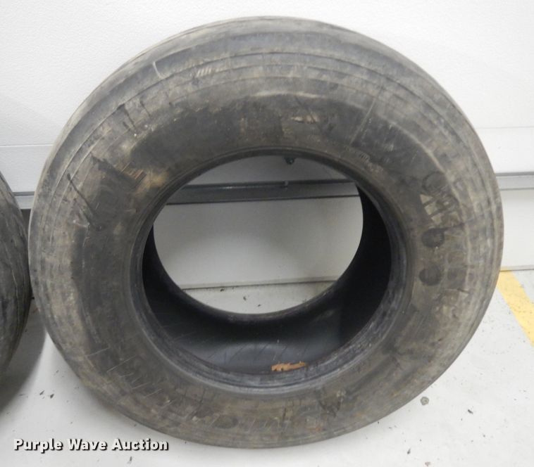 image for item GG9200 (2) Michelin 385/65R22.5 tires