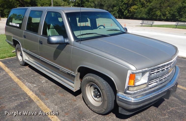 image for item GH9740 1999 Chevrolet Suburban C1500 SUV
