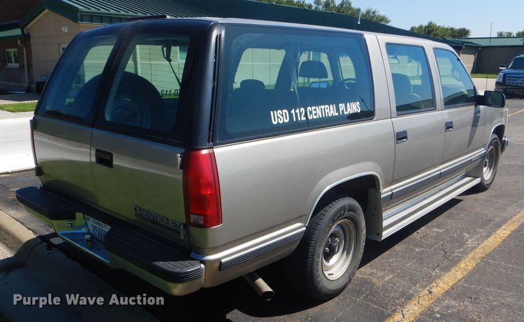 image for item GH9740 1999 Chevrolet Suburban C1500 SUV