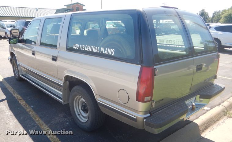 image for item GH9740 1999 Chevrolet Suburban C1500 SUV