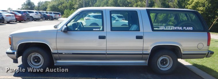 image for item GH9740 1999 Chevrolet Suburban C1500 SUV