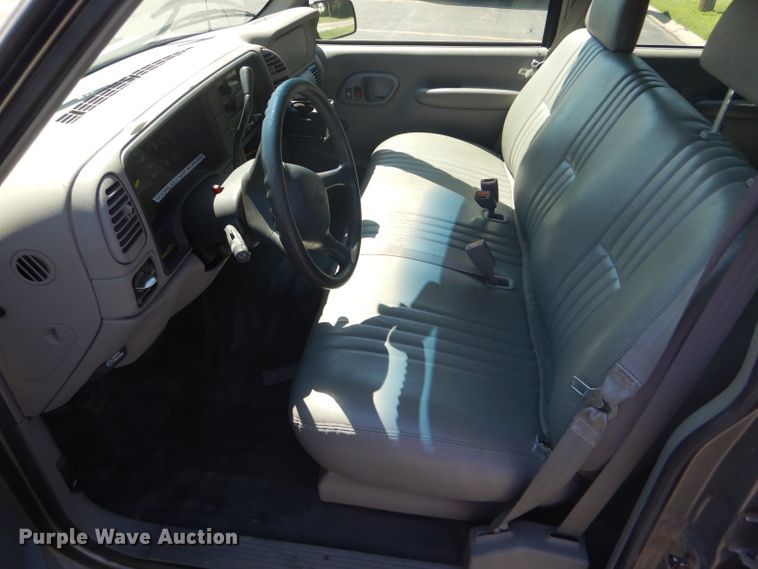 image for item GH9740 1999 Chevrolet Suburban C1500 SUV