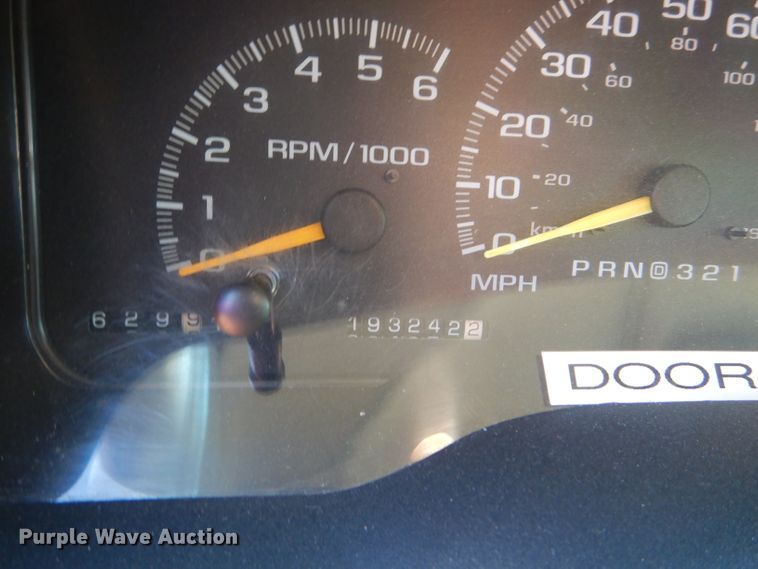 image for item GH9740 1999 Chevrolet Suburban C1500 SUV