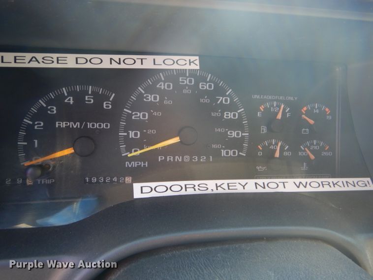 image for item GH9740 1999 Chevrolet Suburban C1500 SUV