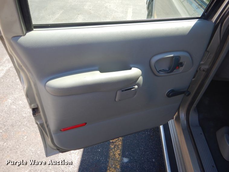 image for item GH9740 1999 Chevrolet Suburban C1500 SUV