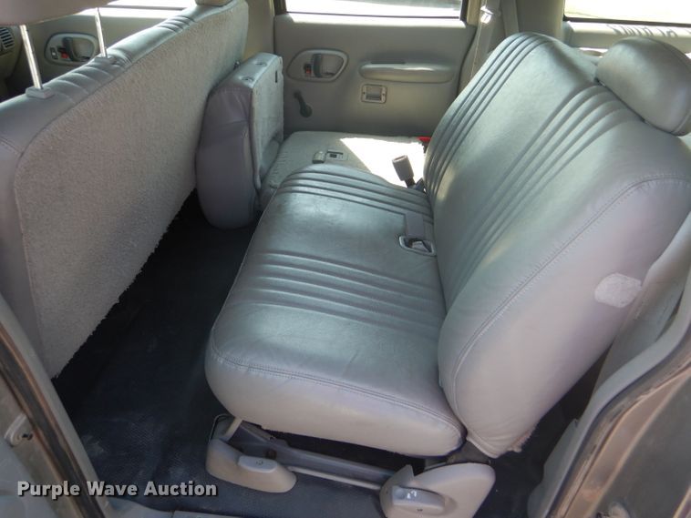 image for item GH9740 1999 Chevrolet Suburban C1500 SUV