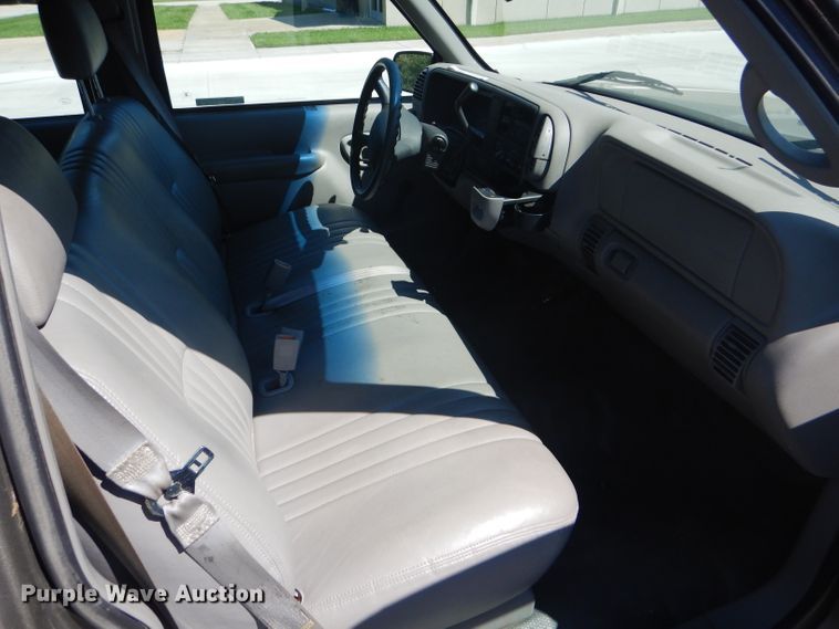 image for item GH9740 1999 Chevrolet Suburban C1500 SUV