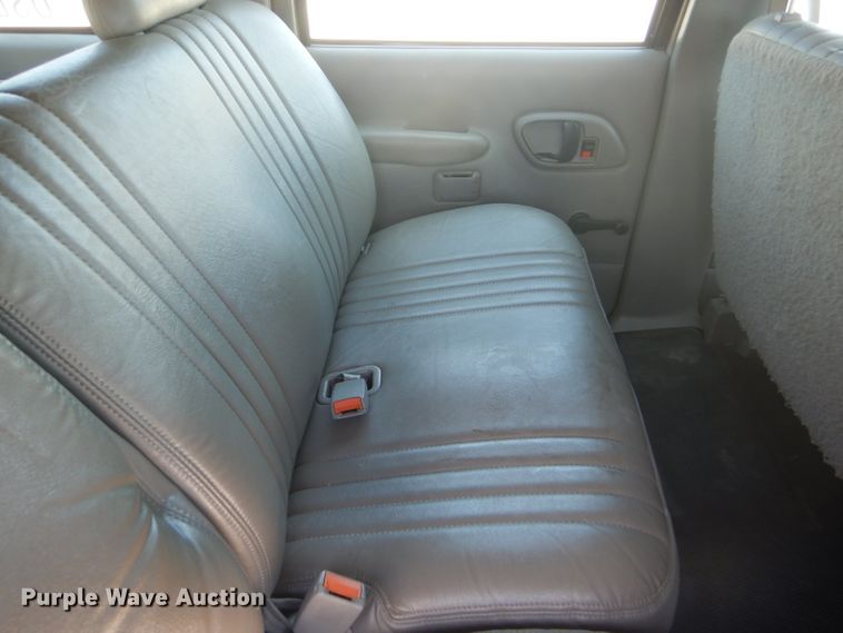 image for item GH9740 1999 Chevrolet Suburban C1500 SUV