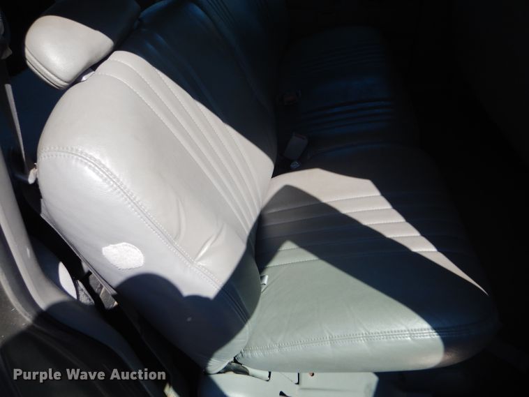 image for item GH9740 1999 Chevrolet Suburban C1500 SUV