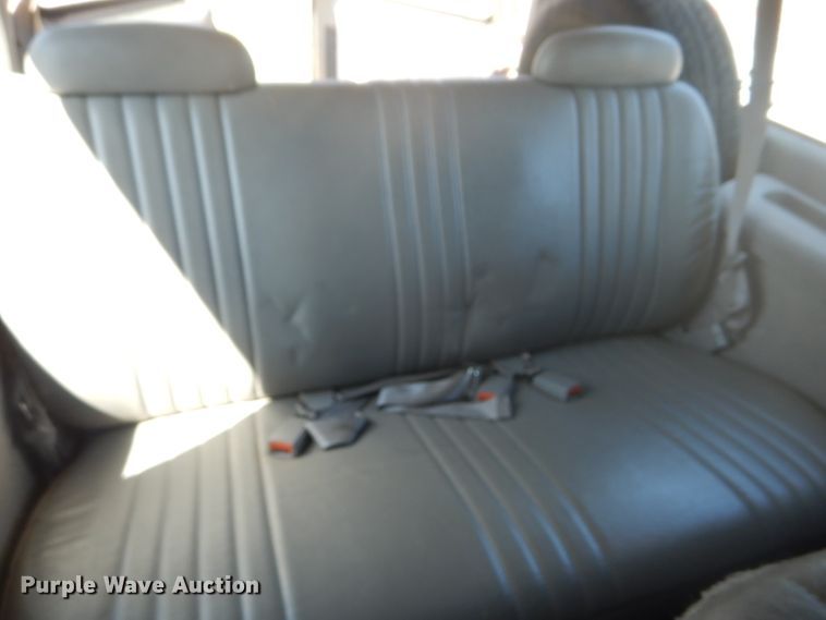 image for item GH9740 1999 Chevrolet Suburban C1500 SUV