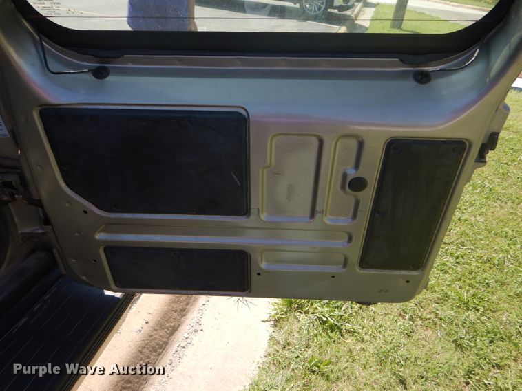 image for item GH9740 1999 Chevrolet Suburban C1500 SUV