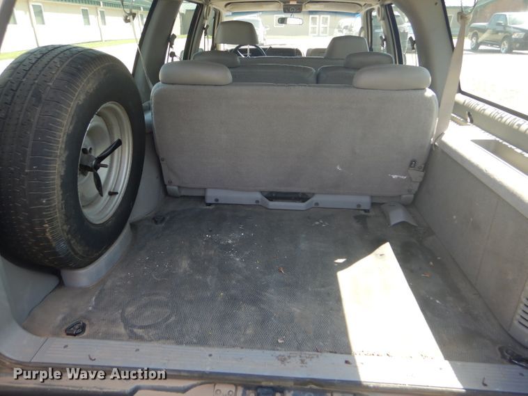 image for item GH9740 1999 Chevrolet Suburban C1500 SUV