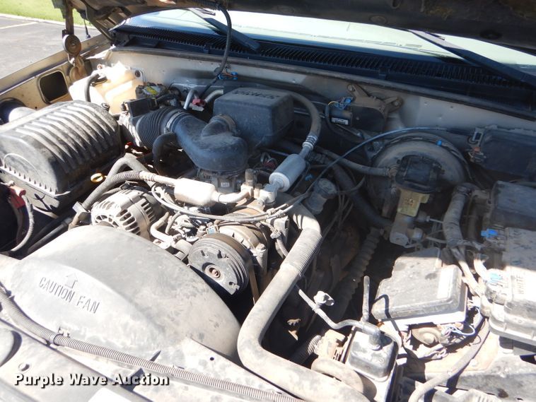 image for item GH9740 1999 Chevrolet Suburban C1500 SUV