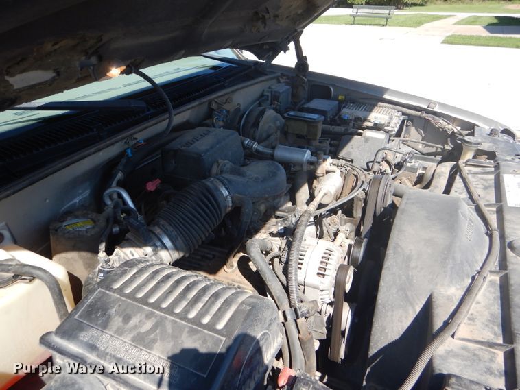 image for item GH9740 1999 Chevrolet Suburban C1500 SUV