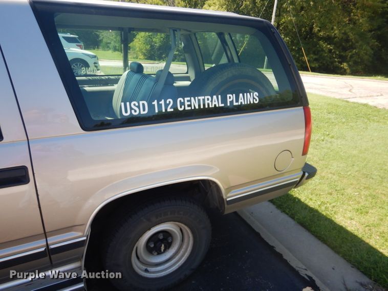 image for item GH9740 1999 Chevrolet Suburban C1500 SUV