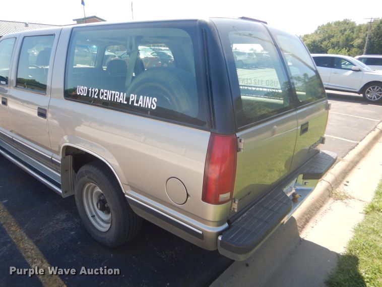 image for item GH9740 1999 Chevrolet Suburban C1500 SUV