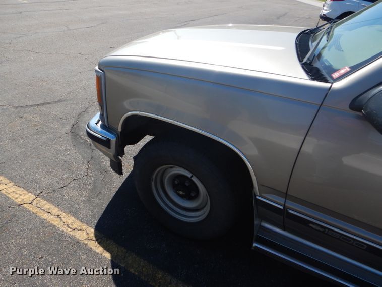 image for item GH9740 1999 Chevrolet Suburban C1500 SUV