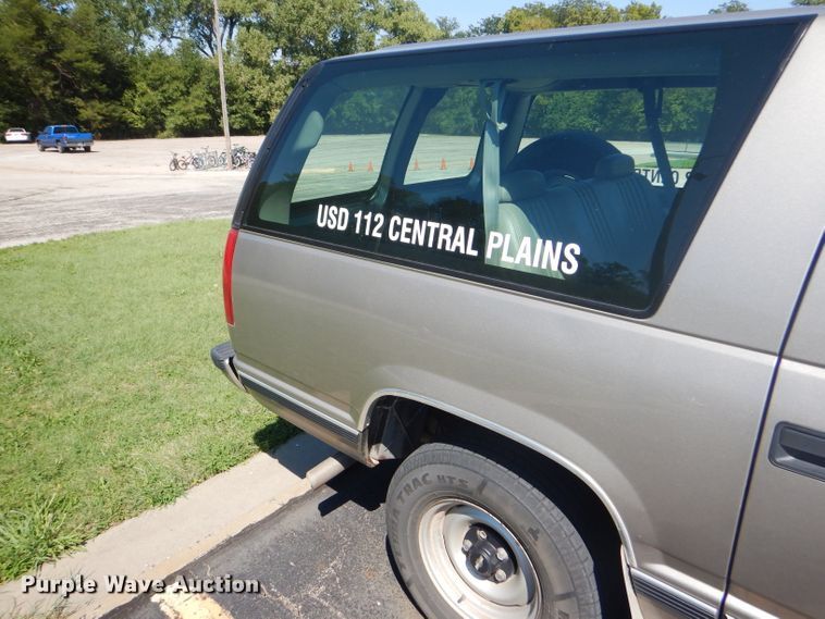 image for item GH9740 1999 Chevrolet Suburban C1500 SUV