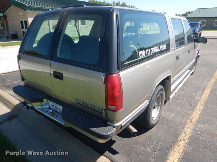 image for item GH9740 1999 Chevrolet Suburban C1500 SUV
